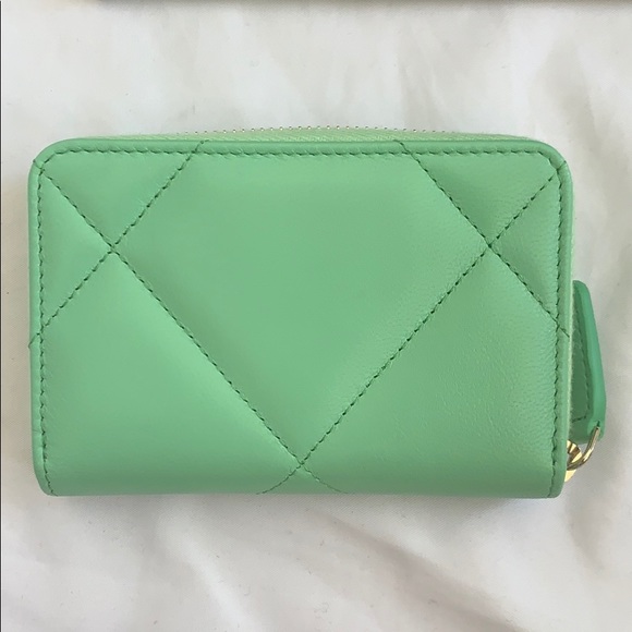 Chanel 19 Zipped Wallet - Picture 10 of 11